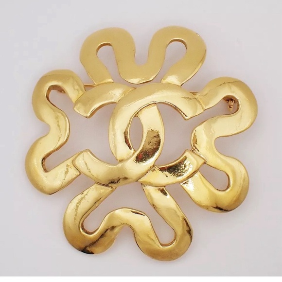 💝 Authentic CHANEL 94P CC Logos Round Brooch gold 💝 - Picture 1 of 5